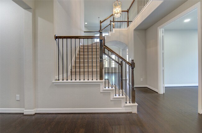 Building Photo - 28918 Woods Rose Ct