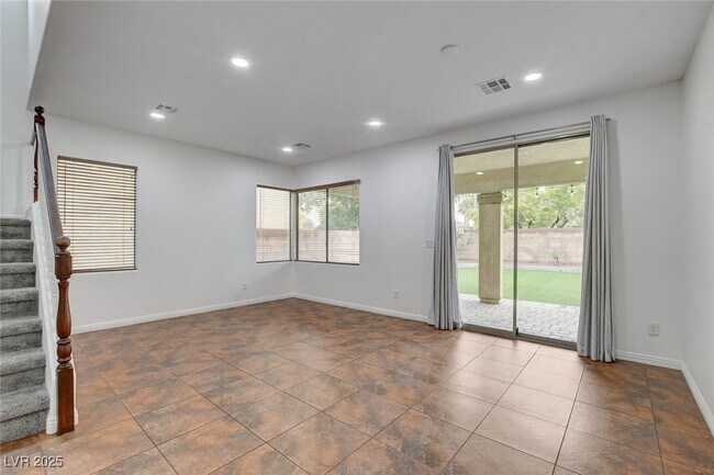 Building Photo - 8125 Chestnut Hollow Ave