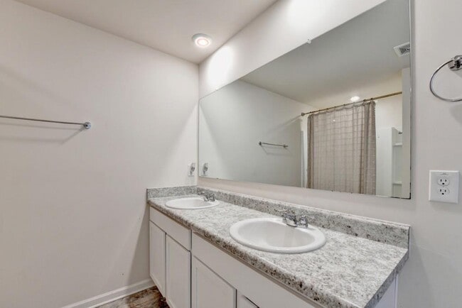 Building Photo - 52 Brode Ln