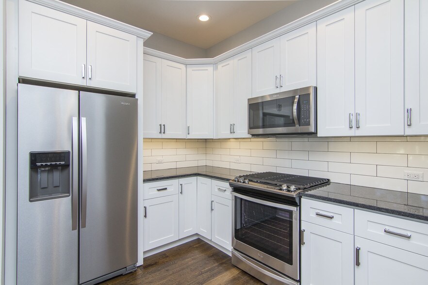 Kitchen - 125 Windsor Ave