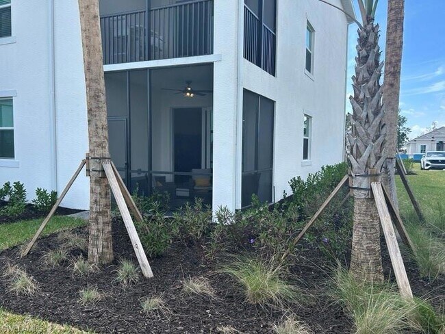 Building Photo - 15375 Grn Acrs Ave