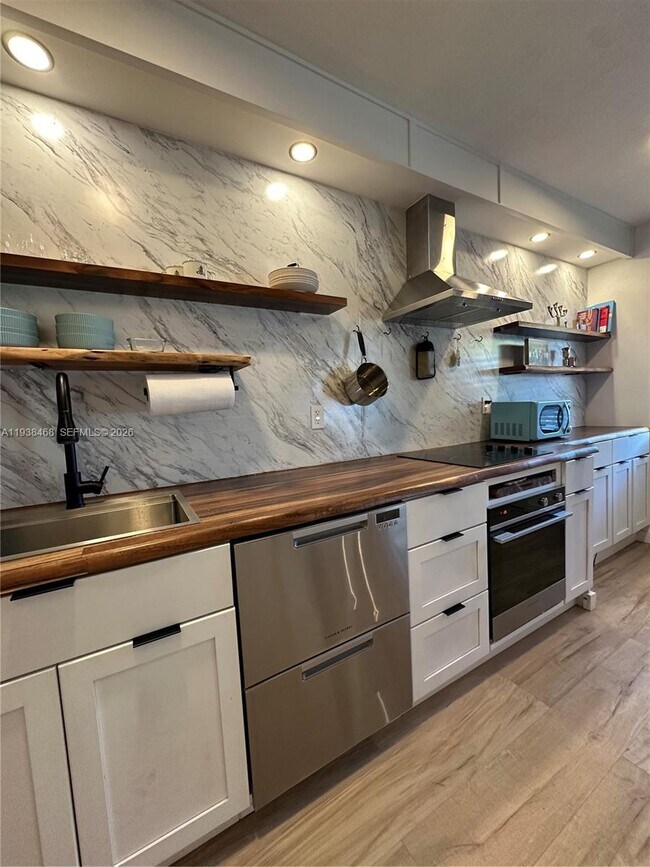 Building Photo - 1860 Venice Park Dr