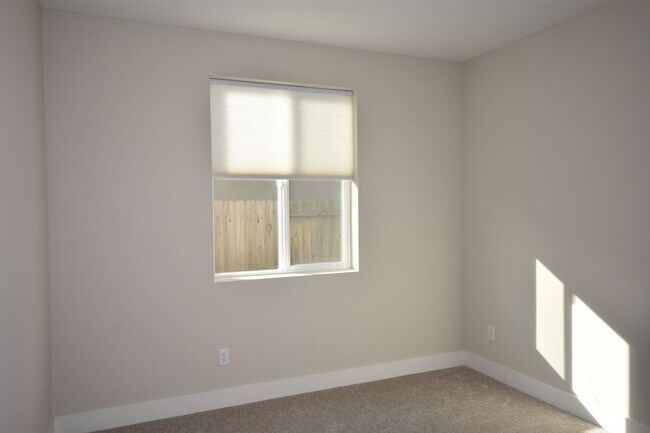 Building Photo - 140 Tortosa Ct