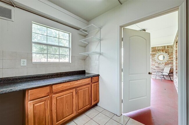 Building Photo - 2310 Diamond Springs Dr