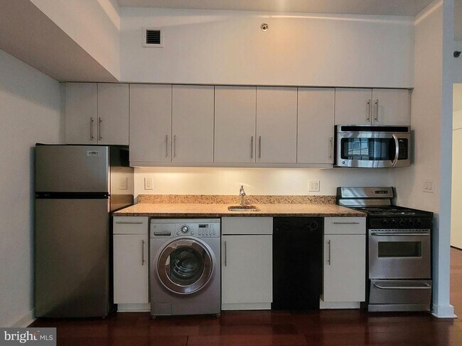 Building Photo - 219 S 18th St