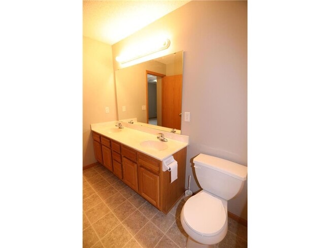 Building Photo - 9476 Talon Ct