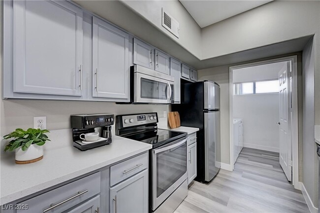 Building Photo - 2615 W Gary Ave