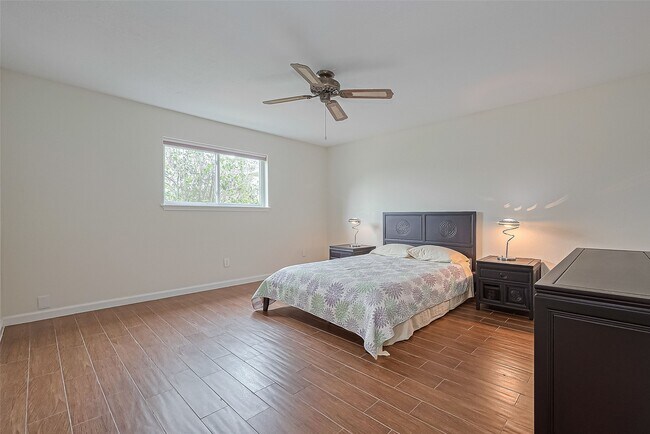 Building Photo - 14811 El Miranda Dr