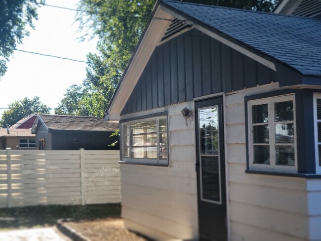 Building Photo - 1313 Walnut Ave