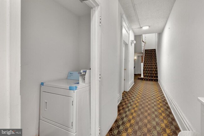 Building Photo - 916 Pine St