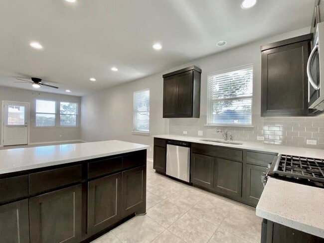 Building Photo - 2309 Pecan Island Dr