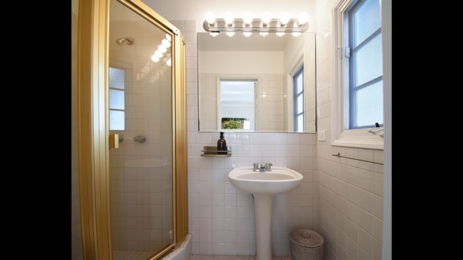 Building Photo - Beautiful single family home in Upper Holl...