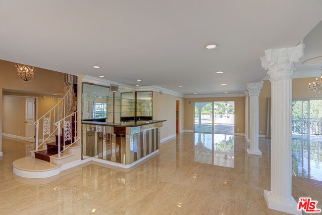 Building Photo - 4041 Alonzo Ave