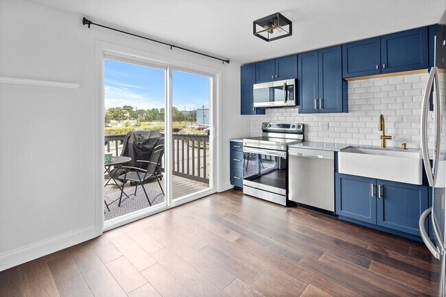 Building Photo - 37 Canal St