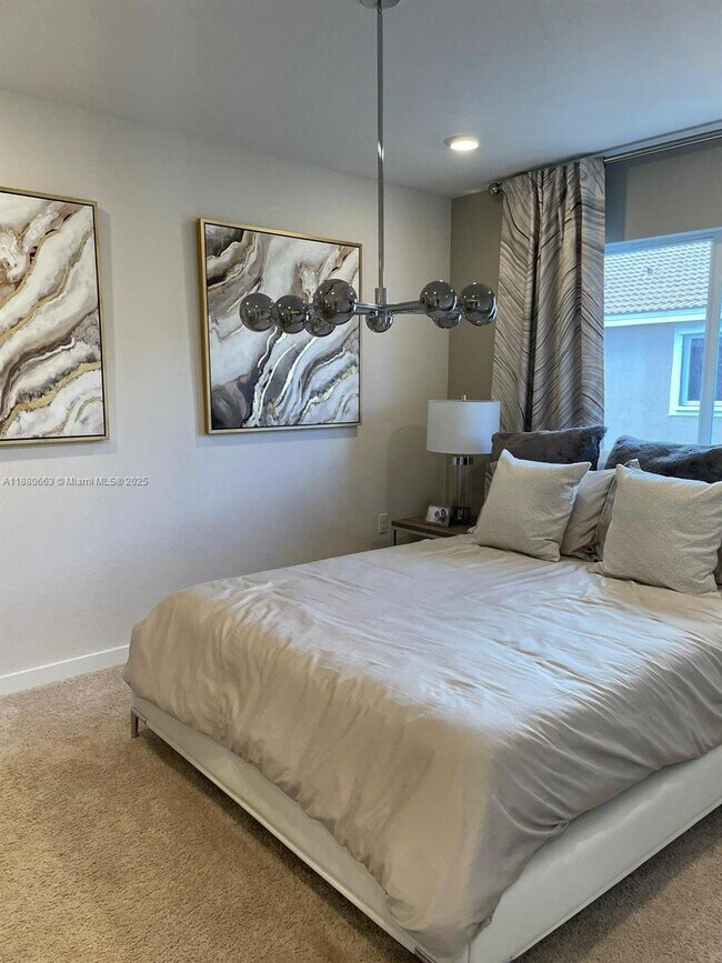 Building Photo - 2423 SE 11th St