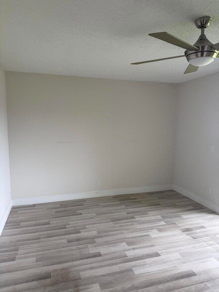 Building Photo - 204 Canterbury I