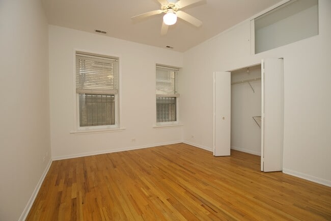 Building Photo - 2464 N Geneva Terrace