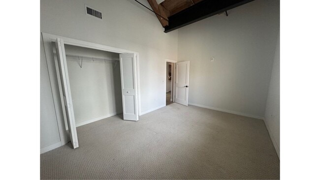 Building Photo - Beautiful 1 bed 1 bath plus den