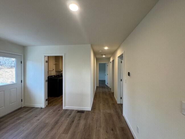 Building Photo - 315 Gerdes Ave