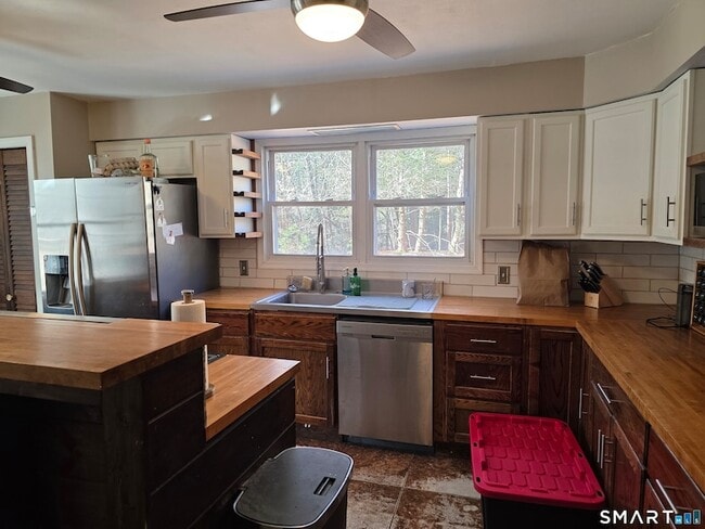 Building Photo - 61 N Shore Rd