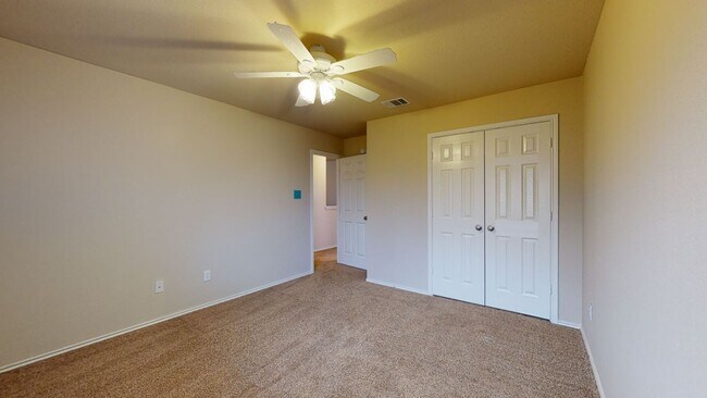 Building Photo - HUGE HOUSE ON A CORNER LOT IN COPPERAS COVE!