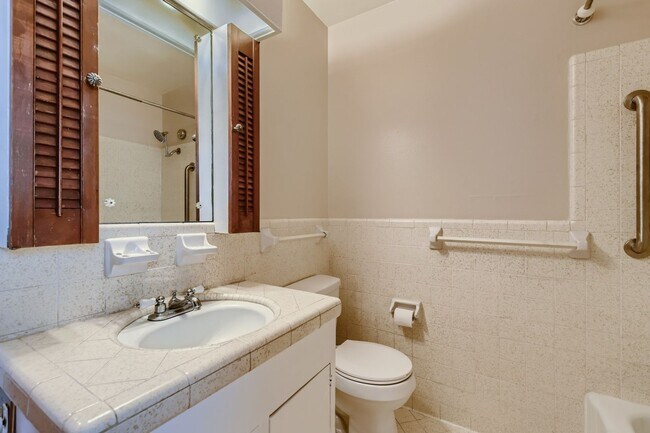 Building Photo - 3210 Nantucket Dr
