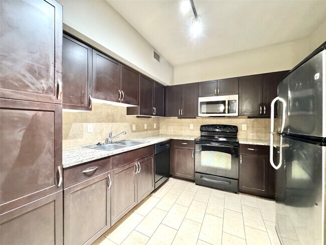 Building Photo - 3333 Weslayan St