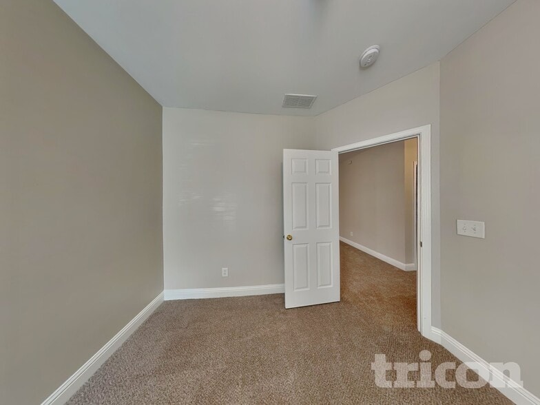 Building Photo - 1206 Comet View Tr SE