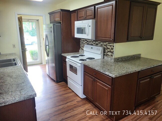 Building Photo - 2863 Marshall St