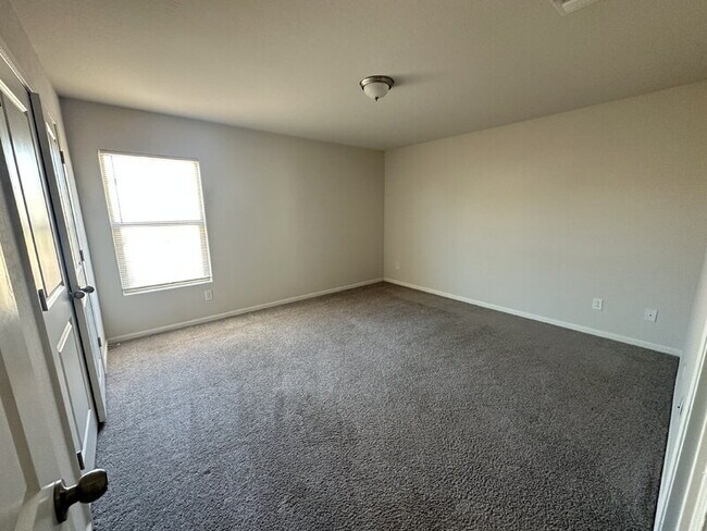 Building Photo - 202 W Bobcat Ct