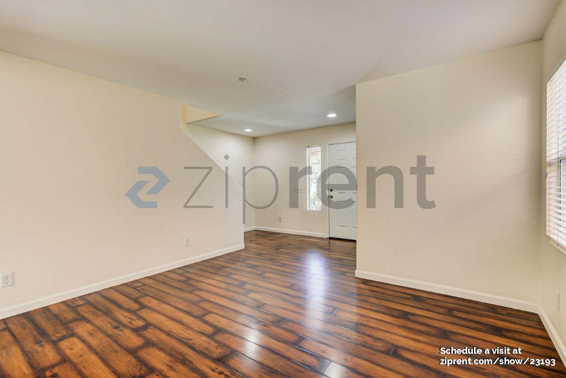 Building Photo - Unit