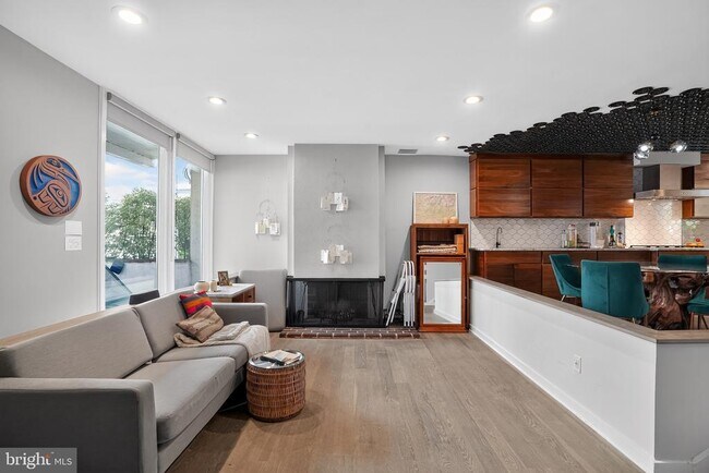 Building Photo - 812 Lombard St