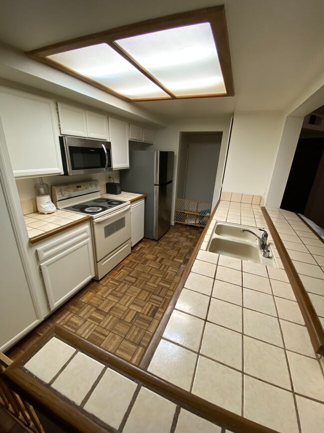 Building Photo - Spacious 2 bedrooms / 2 bath in Escondido