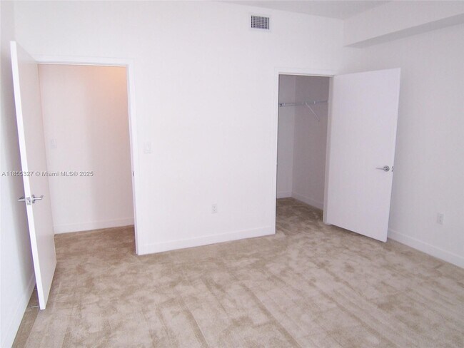 Building Photo - 1111 SW 1st Ave
