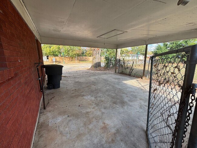 Building Photo - Shady Grove