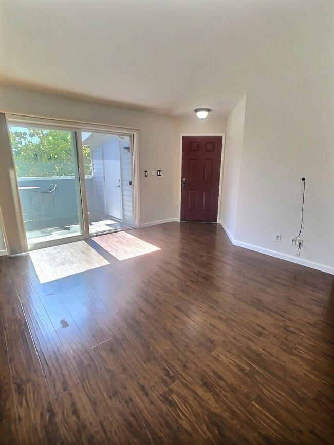 Primary Photo - Updated 2 Bedroom /2 Bath Condo in New Hor...