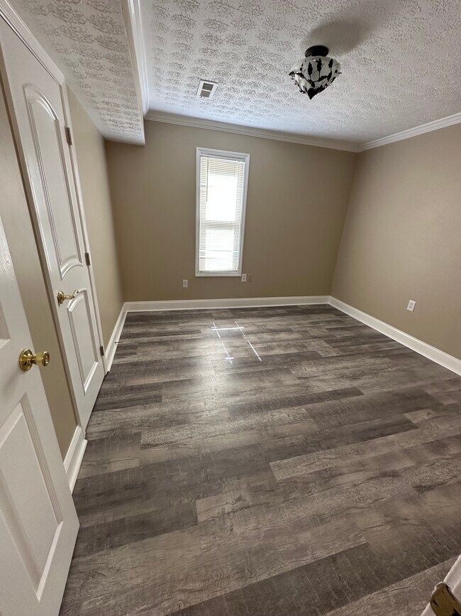Building Photo - 1733 Christie Dr