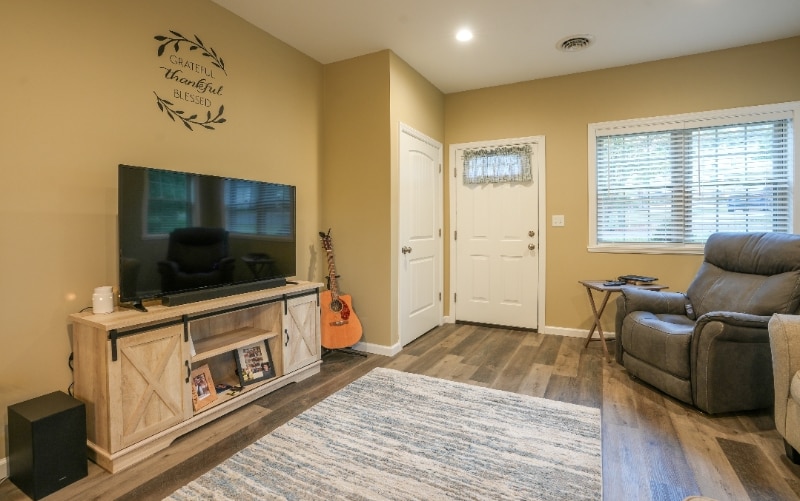 Building Photo - 126 S Beckman Dr