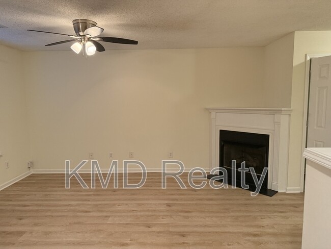 Building Photo - 10013 University Park Ln