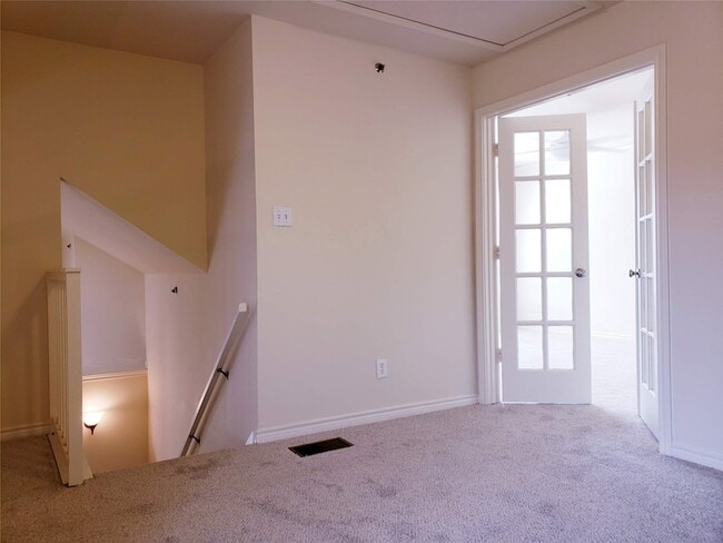 Building Photo - 1502 Villars St