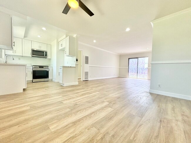 Building Photo - 6337 Whitsett Ave