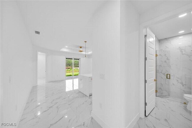 Building Photo - 314 Urbana St