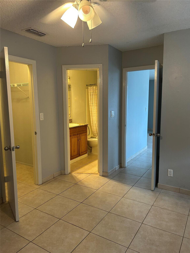 Building Photo - 2866 S University Dr