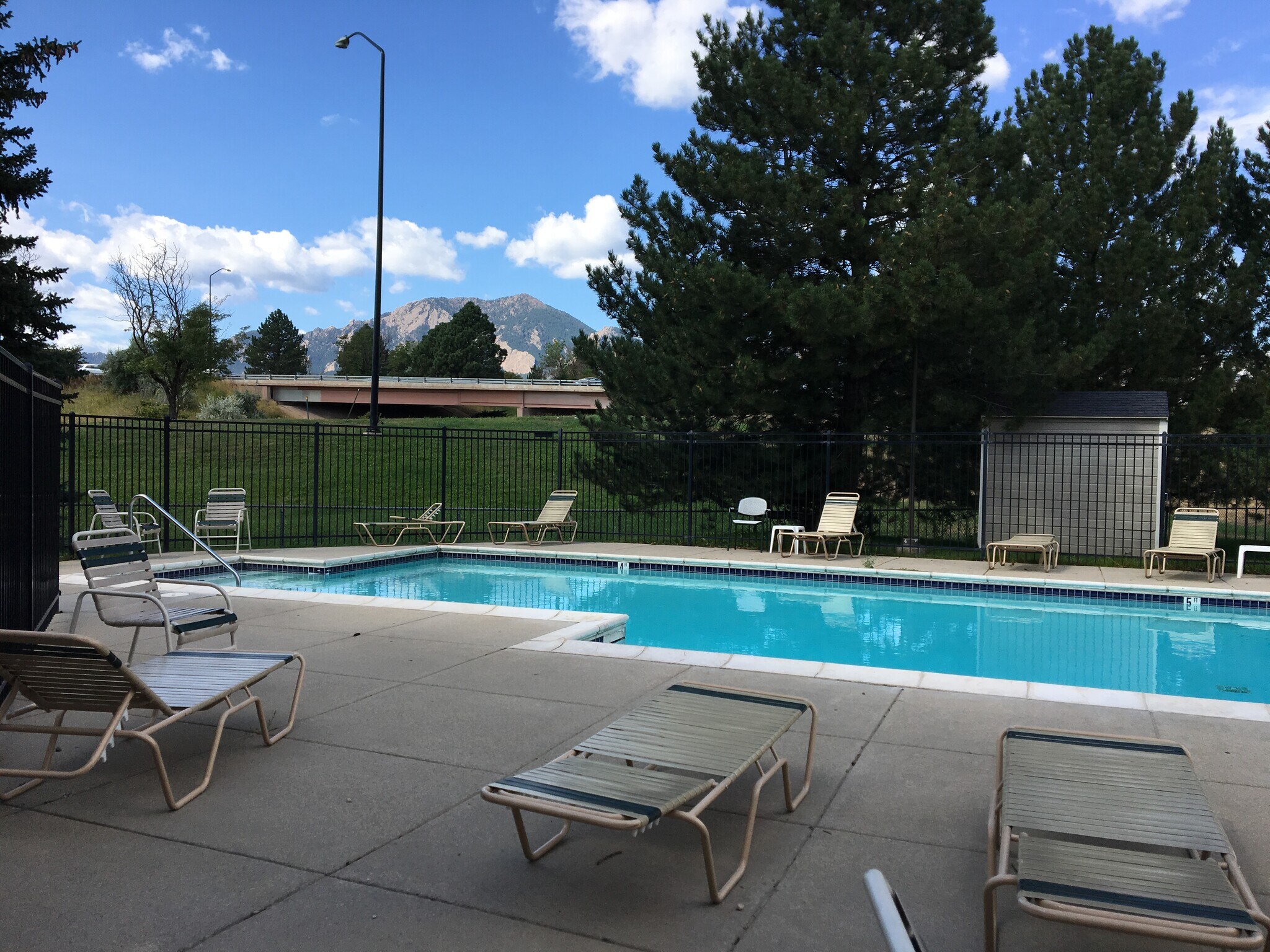 Building Photo - 33 S Boulder Cir