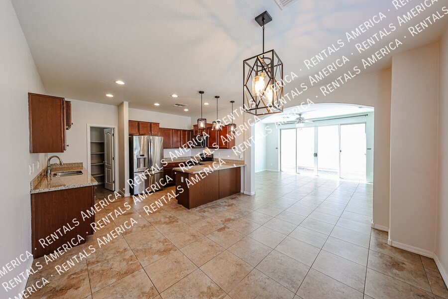 Building Photo - 886 S Brewer Dr