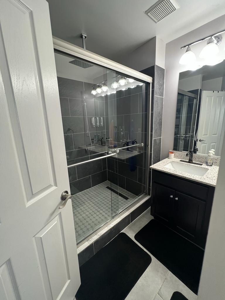 Master Bath - 819 Ramsay St