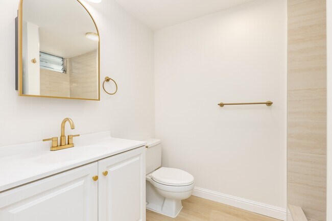 Building Photo - 2542 Date St