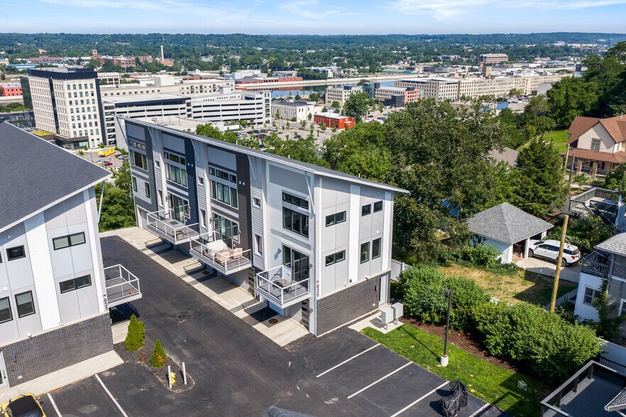 Building Photo - 635 Fairview Ave NE