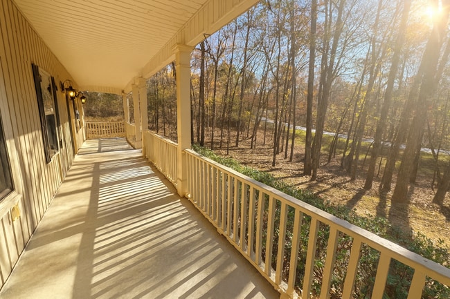 Building Photo - 736 River N Blvd