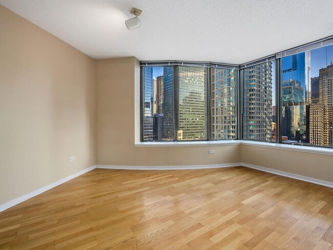Building Photo - 400 N La Salle Dr
